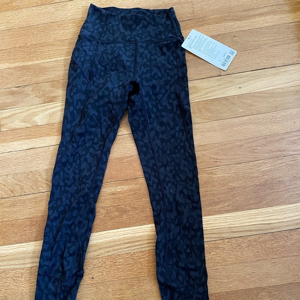 Brand new NWT Lululemon In Movement 25” Tight Size 2